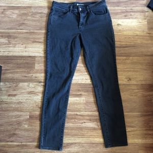 Black Levi's High Rise Skinny 30